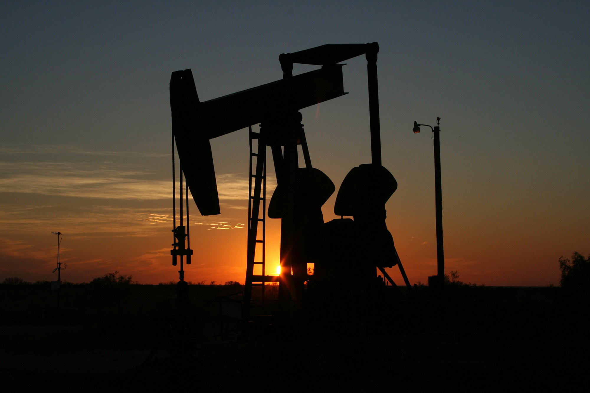 oil-derrick-in-the-sunset-in-texas