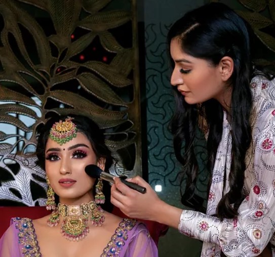 Things To Know Before Booking Your Bridal Makeup Artist | Business News  This Week