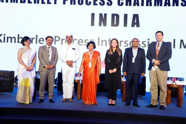 Mumbai Dabbawala and Angadiya speaks at the international forum Kimberley Process Intersessional Meet in Mumbai