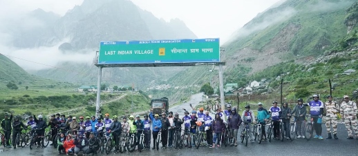 Para cyclists participate in the 'Infinity Ride 2019' hosted by AMF on the world's highest motorable road at Mana pass (18478 ft)!