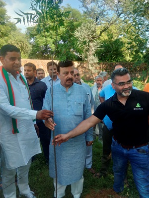 Cabinet Minister Rao Narvir Singh plants saplings to promote message of clean & green Gurugram