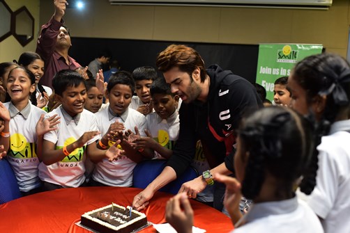 Smaaash hosts Smile Foundation kids with Actor Manish Paul as he celebrates his birthday
