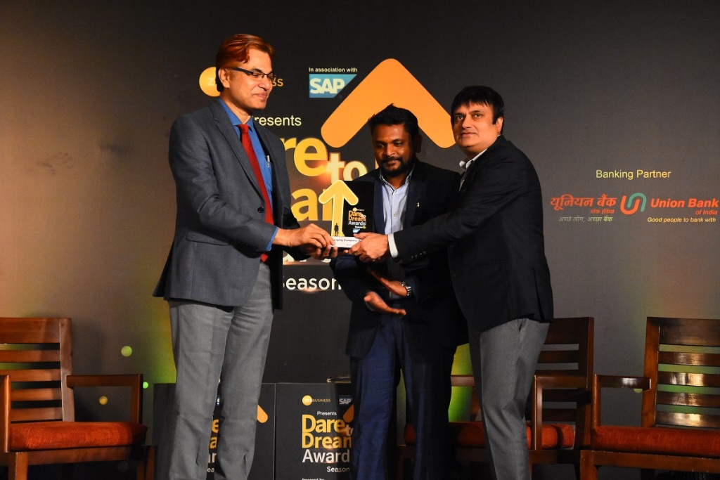 Mr. Gurbinder Rattha, MD & Founder, Workafella receiving the award from Dr. Rajendra Kumar, Principal Secretary & Industries Commissioner – Government of Tamil Nadu