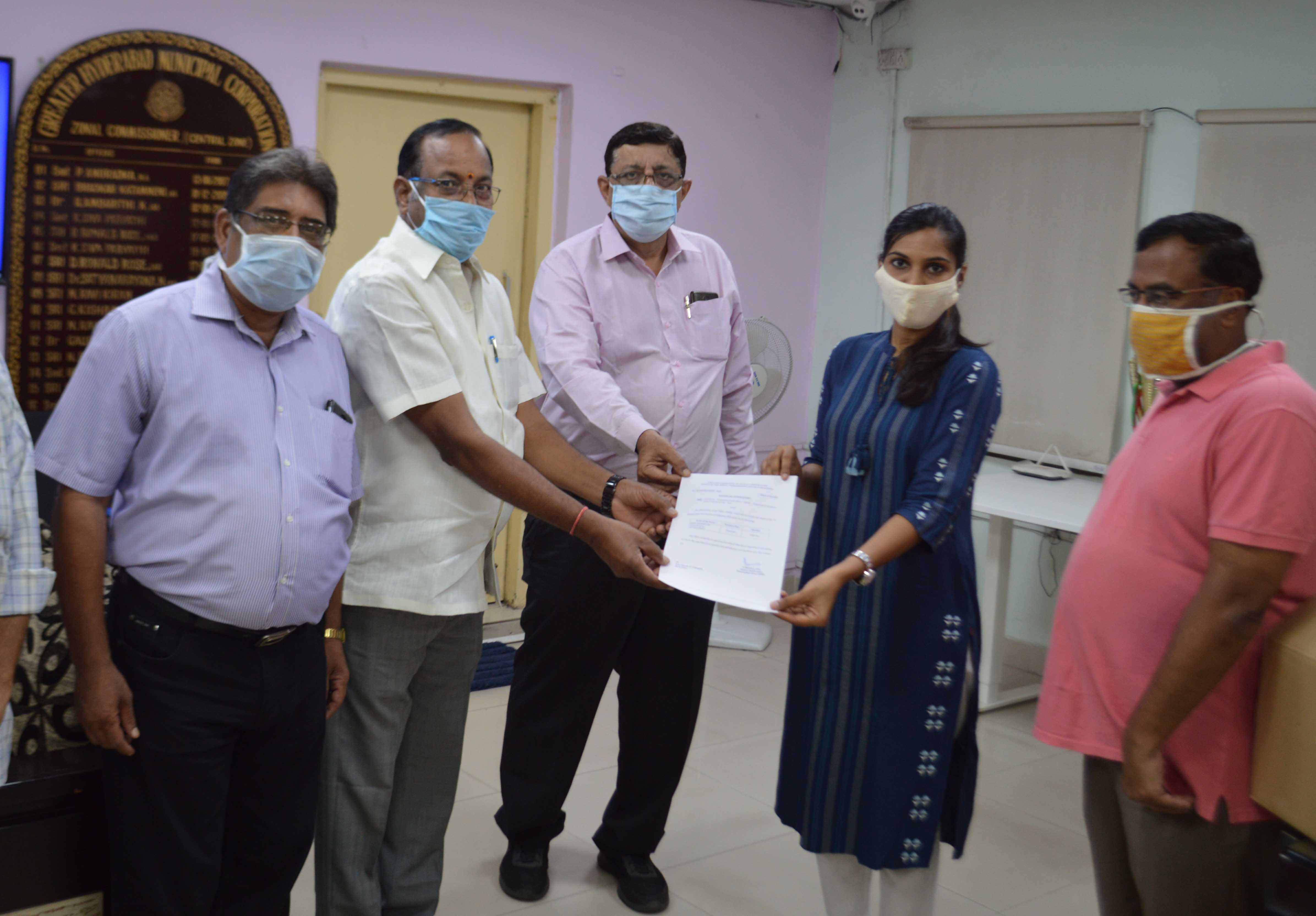 Praful, Maddulete, Madan, P. Pravinya and D. Ramchandram, seen donating 2000 hand sanitisers