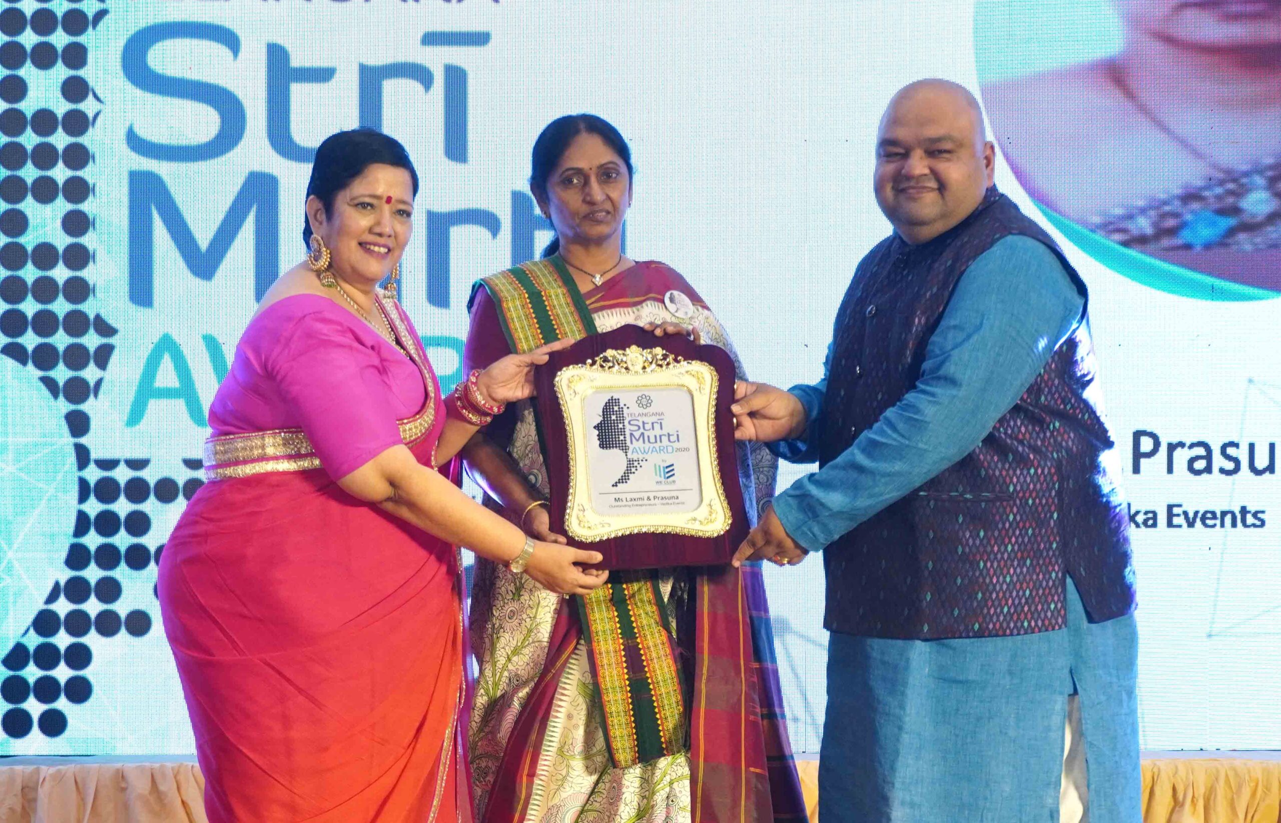 Ms.-Rakhi-Kankaria-Chairman-TCEI_-Neeraj-Thakur-General-Secretary-TCIE-seen-presenting-Award-to-Prasuna-director-Aakruti-Events-at-TCEI-Stri-Shakthi-Awards-2020