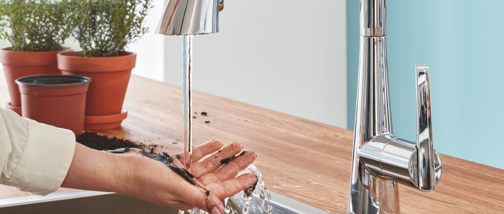 GROHE Zedra Kitchen Fauct Image (2) GROHE Zedra Kitchen Fauct Image (2) Touchless Kitchen Solutions for Seniors