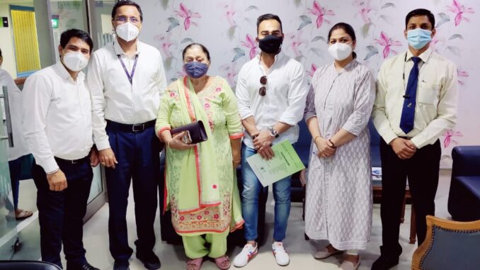 Mrs Saroj Kohli (Mother of Virat Kohli) at ISIC for vaccination