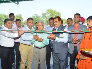 Lucknow, Uttar Pradesh: Safexpress, India’s largest supply chain & logistics company has launched its ultra-modern Logistics Park in Lucknow. This state-of-the-art facility is strategically located on National Highway 30, Pursaini, Mohanlalganj. On this occasion, senior dignitaries from Safexpress were present to launch the Safexpress Logistics Park at Lucknow. These included Mr. S.K Jain, Vice President and Mr. Sanjay Raj, AVP – Uttar Pradesh, Mr. Puneet Sareen, Marketing Head, Mr. Manoj Mittal, Corporate Head – Cargo Handling Relation Management and Mr. Ankur Singhania, Area Manager, Lucknow. Inauguration and Lamp Lighting by Mr. Prakash Chand Jain and Mr. Gunjan Jain, Eminent Business Personalities of Lucknow. Lucknow is a hub for various industries in India, and several well-known brands have their manufacturing plants located here. Being one of the largest industrial hubs of Uttar Pradesh, Lucknow is a crucial location from supply chain & logistics perspective. Keeping this in mind, Safexpress has established its state-of-the-art Logistics Park at Lucknow. This Logistics Park will serve as a nodal point for supply chain & logistics in the region. This facility is based at a strategic location and has strong connectivity with all Indian states. Safexpress has made a significant investment to set up this world-class Logistics infrastructure in Lucknow. The development of Safexpress Logistics Park in Lucknow has been done on a land area of over 1.5 Lakh square feet. This Logistics Park is enabled with state-of-the-art transhipment and 3PL facilities. It will boost the industrial growth of this region. Supply chain & Logistics has a very crucial role to play in the development of numerous industries spread all over Uttar Pradesh. Safexpress Logistics Park at Lucknow will help greatly in minimising the infrastructure gaps and serve the supply chain & logistics requirements of the entire Uttar Pradesh region. The Logistics Park enables loading & unloading of over 35 vehicles simultaneously, which ensures smooth and uninterrupted movement of goods. Operations at the Logistics Park are highly streamlined, which ensures the country’s fastest transit-time. The Logistics Park has a columnless span of over 80 feet, which facilitates uninterrupted movement of goods within the facility. To enable all-weather loading & unloading of goods, the facility is equipped with 16 feet wide Cantilever Shed. The Logistics Park has state-of-the-art fire fighting equipment and trained manpower to deal with any emergencies. This facility is a perfect mix of nature-friendly initiatives and technology. Safexpress has taken special environment-friendly initiatives at the Logistics Park by investing in rainwater harvesting system, developing a special green zone and using natural sunlight during the daytime to conserve energy. We have developed robust IT systems to increase operational efficiencies and inventory visibility. Located strategically on National Highway 30, Pursaini, Mohanlalganj, the Logistics Park fulfils the warehousing needs of companies located in and around Uttar Pradesh.
