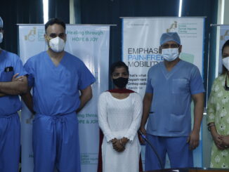 L to R Dr Hitesh Davar, Surbhit Rastogi, Patient, Dr Deepak Raina and Ms. Shivika