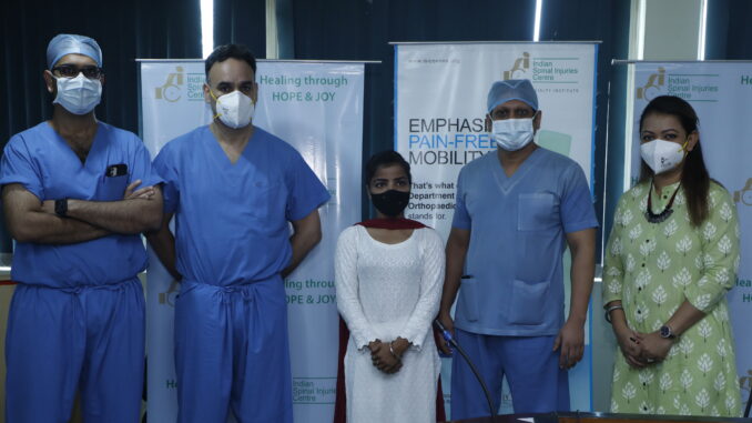 L to R Dr Hitesh Davar, Surbhit Rastogi, Patient, Dr Deepak Raina and Ms. Shivika