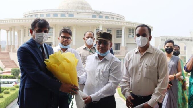 Hon’ble Chairman of Higher Education of council of Uttar Pradesh Prof (Dr.) Girish Chandra Tripathi and Regional officer of Higher Education Department, Meerut Region, Dr. R K Gupta Visited Noida International University on 28th August, 2021.