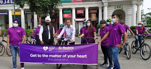 Shri Shiv Charan Goel, AAM Delhi MLA and Dr. Amrita Singh, Chief of Lab Services, Neuberg Diagnostics flag off event