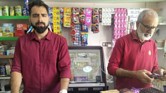 Retailer on PayNearby network offering digital services in Jammu & Kashmir_02