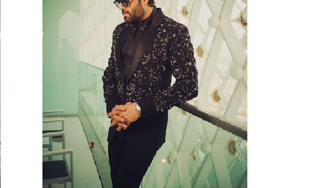 Manish Paul wearing Bharat Reshma Outfit at IIFA 2022 (1)