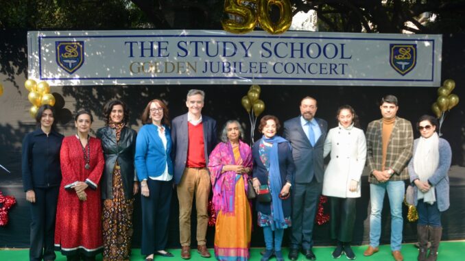 (L to R) Mrs. Teresa Adegas (Blue) Mr Vikrant Vaid (2nd Right) Mrs Roshi Dutta Vaid (Right)