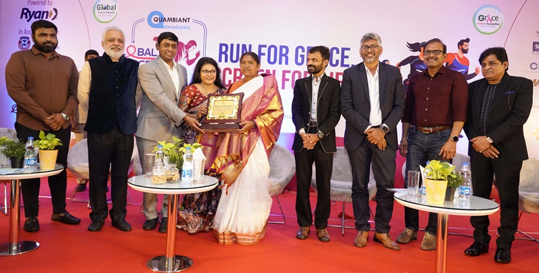 Yogendranath_Ajay Mishra_Dr Chinnababu_Dr Prameela_Mrs Sethakka_Dr Pavan Gorukanti_Prashant Nandella_Ramesh Kaza and Ali the film star seen at the launch of T Shirt and Finishers Medal