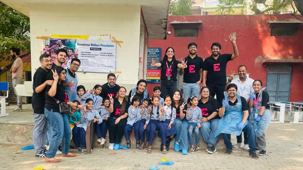 Ecom Express Team with the Students of the Govt Model Sanskriti Primary School