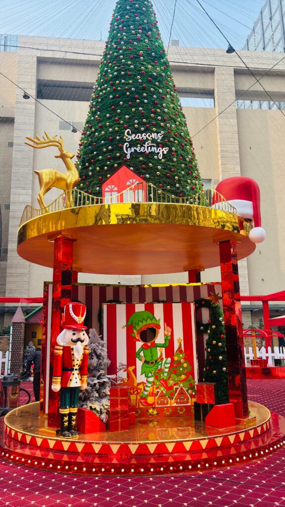 Vegas Mall Brings Holiday Cheer with “Christmas Ville” Festivities