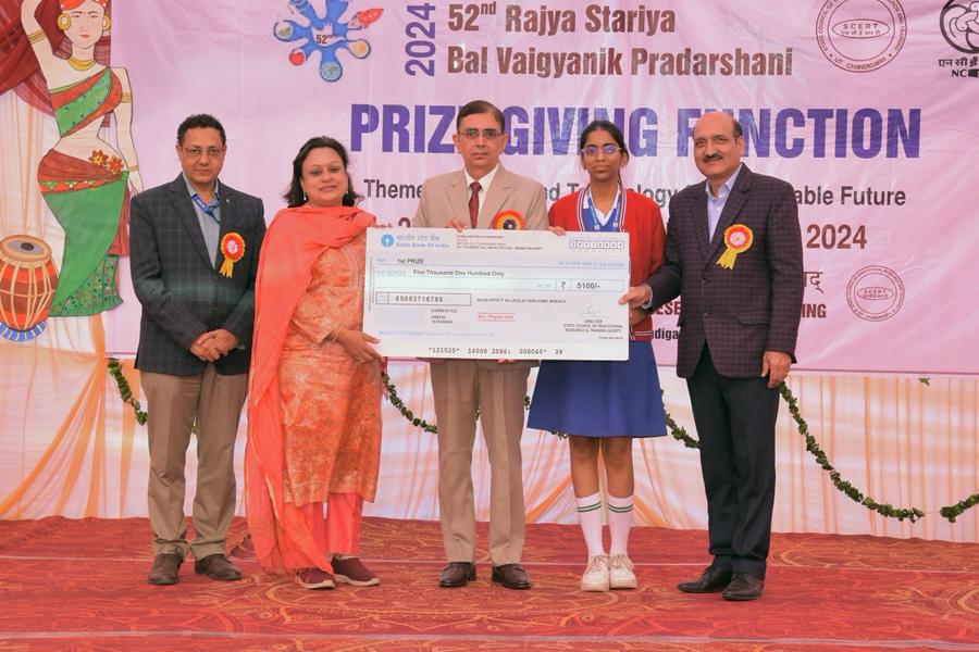 Yashica Goyal Shines Bright, Winning First Prize at State Science Event

