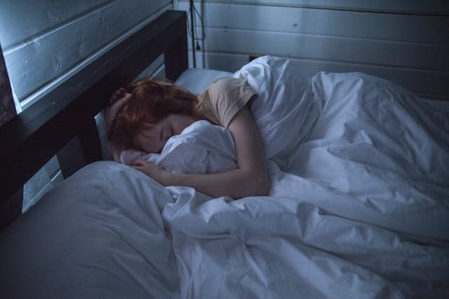 pexels-vanyaoboleninov-935777 improve your sleep
