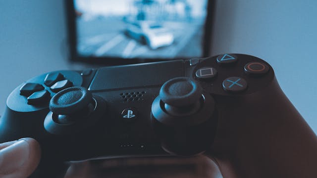 pexels-citronovalimonada-687811 Daman Games