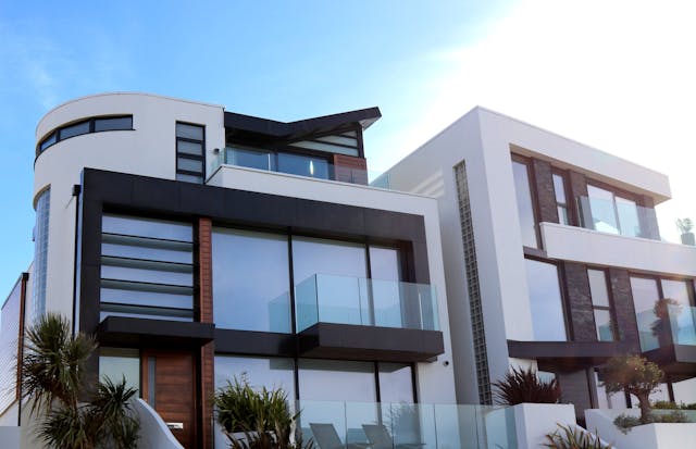 pexels-expect-best-79873-323780 investing in Real Estate, small home, properties in Singapore, Top 10 Cities