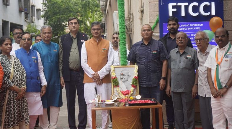 FTCCI PRESIDENT RAVI KUMAR_SR VP KK MAHESHWARI AND VP SRINIVAS GARIMELLA AND OTHER LEADERS OF FTCCCI SEEN CELEBRATING 79TH INDEPENDENCE DAY FTCCI President Ravi Kumar, Sr. VP Kk Maheshwari and VP Srinivas Garimella and Other Leaders of FTCCCI Seen Celebrating 79th Independence Day