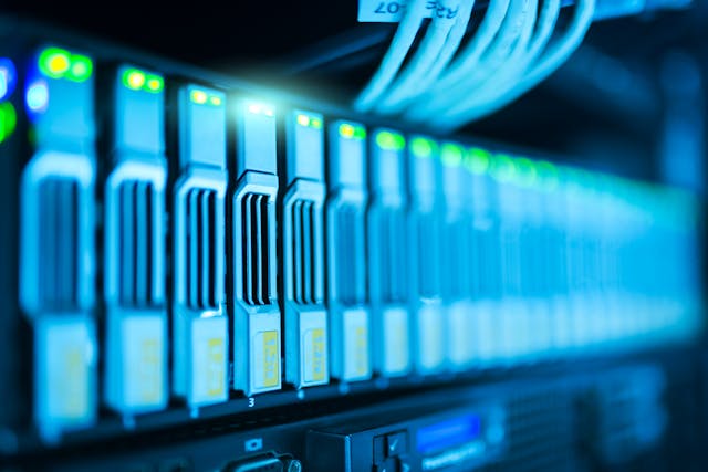 pexels-cookiecutter-1148820 cloud computing