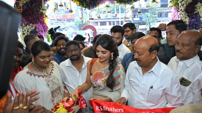 R.S. Brothers Celebrated the Grand Launch of its New Showroom in Warangal