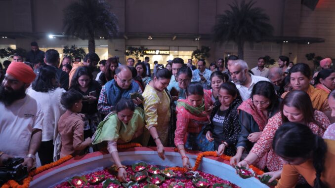 Vegas Mall’s Dev Deepawali Celebration with Ajay Bhai Ji Illuminates Hearts with Divine Energy