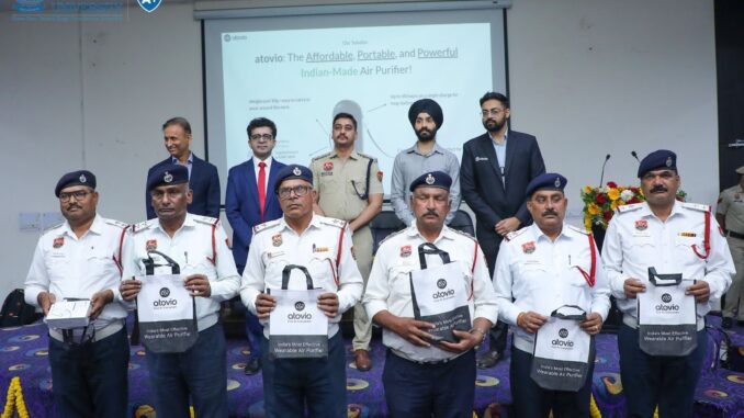 Clean-Tech Startup Atovio Donates 50 Wearable Air Purifiers to Gurgaon Traffic Police under ‘Protecting Those Who Protect Us’ Initiative 