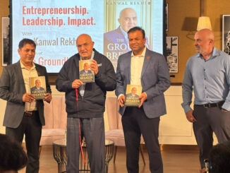 MURALI KAKARLA_PRESIDENT OF TIE HYDERABAD SEEN PRESENTING A MEMENTO TO DR KANWAL REKHI