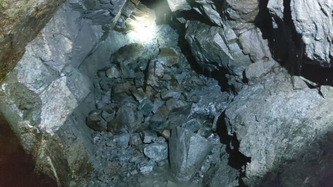 Rock formations containing mineralized gold within the Napoleon Gold Mine complex in Remedios, Antioquia (Colombia).