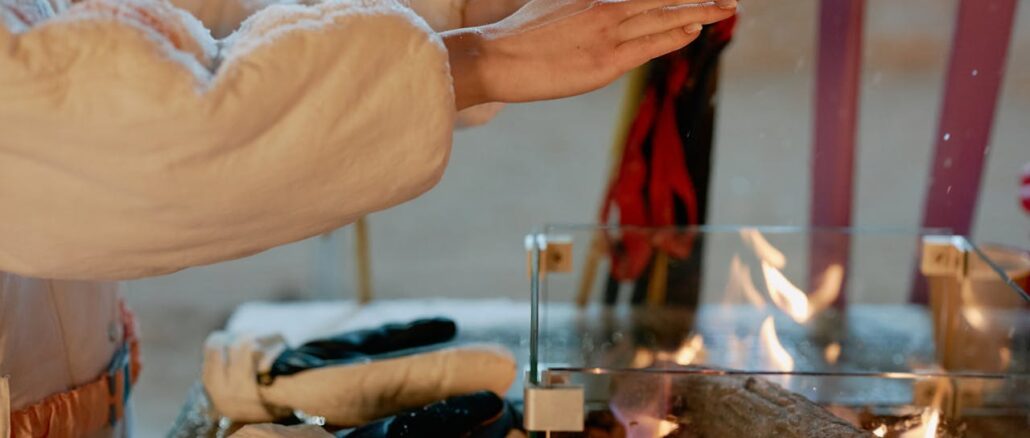 Thin heated gloves