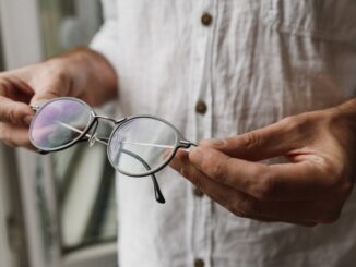 https://www.pexels.com/photo/close-up-of-hands-of-man-holding-eyeglasses-5712373/