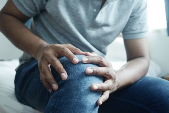 Explore effective knee pain treatment options to relieve discomfort and restore mobility for a healthier lifestyle.