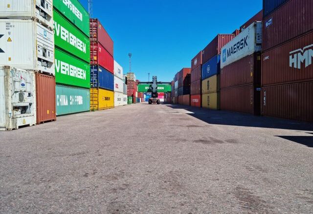 ​​Discover the top types and benefits of industrial bulk containers and how to source quality options for your high-volume storage operation affordably.