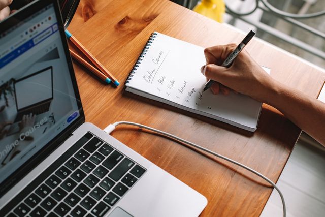 Guide to Choosing the Right Online Degree Programs in India at Apna Advantage