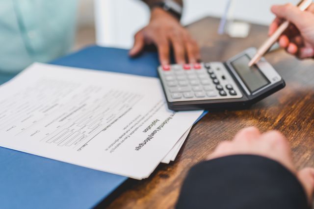 Seasonal Business Loans: How to Fund the Slow Months Without Overborrowing
